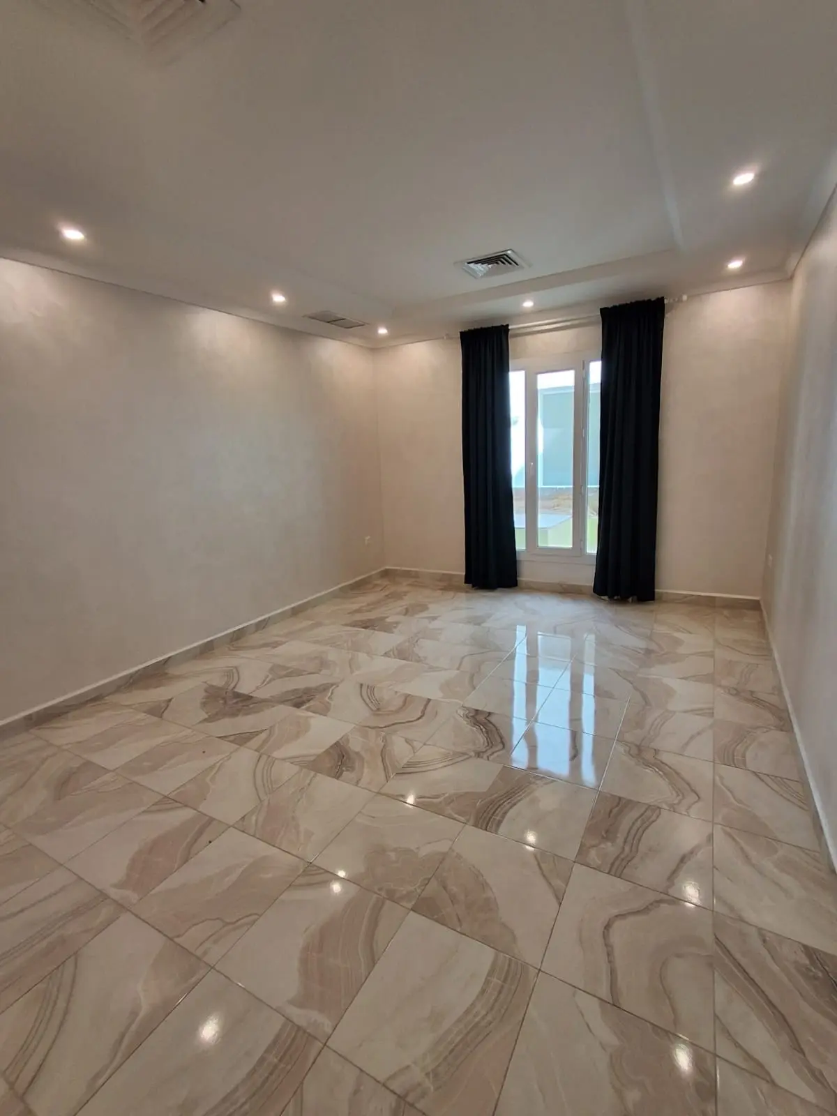 للايجار - غرب عبدالله المبارك