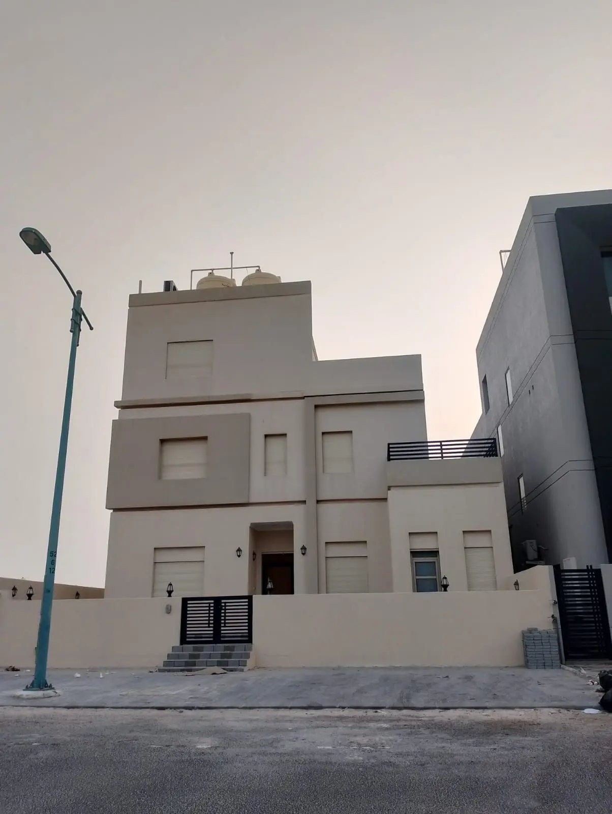 للبيع شالية جديد صف ثالث من البحر بالمرحلة الاولى 