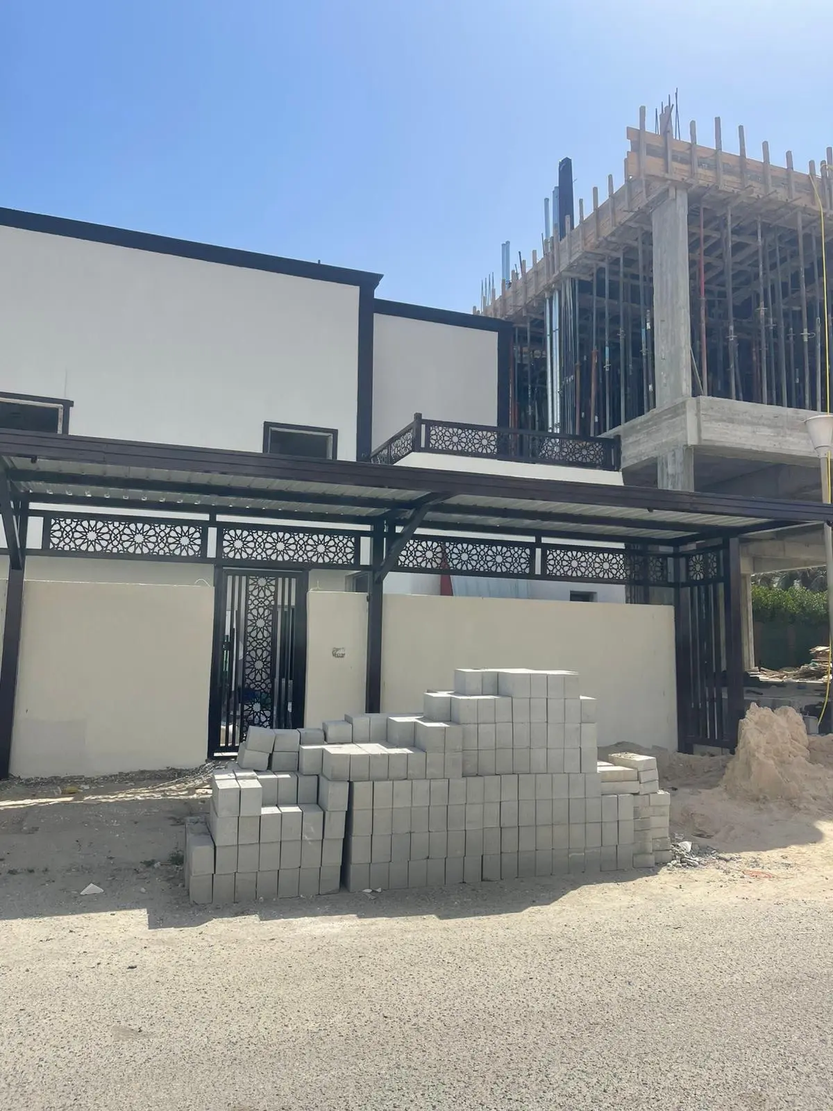للبيع بيت بالظهر مجدد بالكامل كالجديد