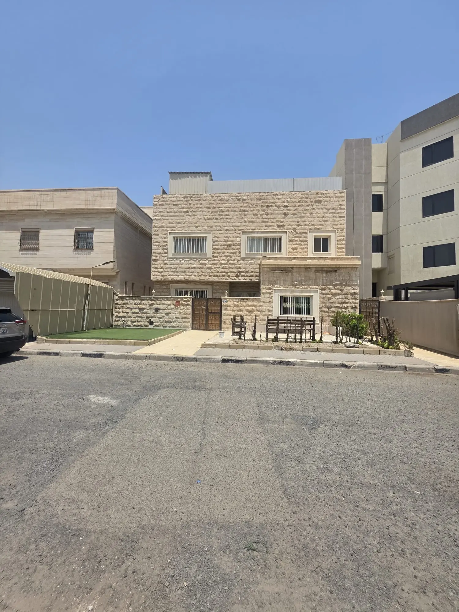 للبيع فيلا في العدان بجوار المسجد