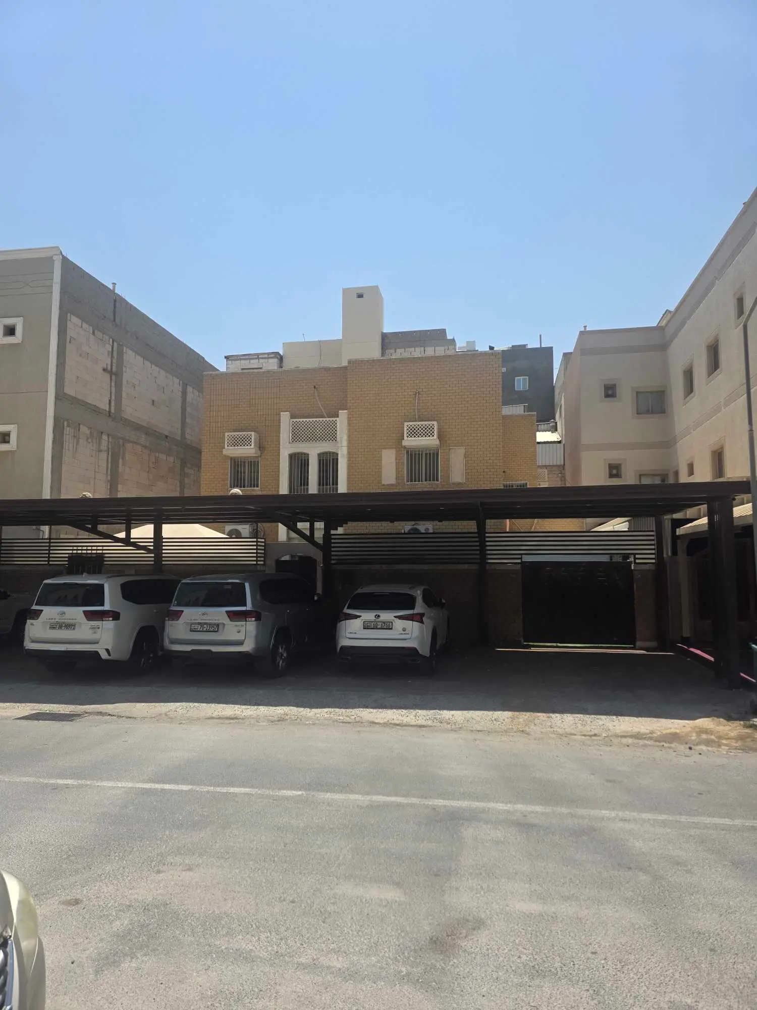 للبيع بيت بالقرين قطعة (1)
