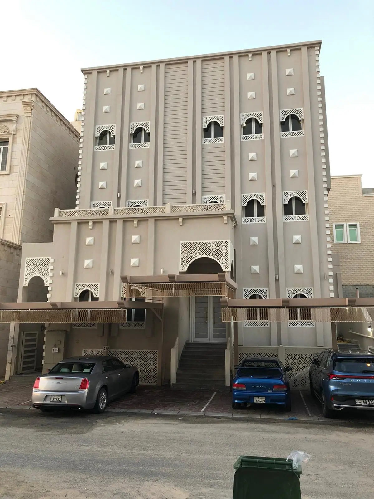 للبيع فيلا مدخول في الفنيطيس