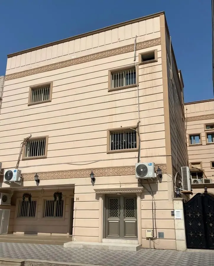 للبيع بيت في العارضية 