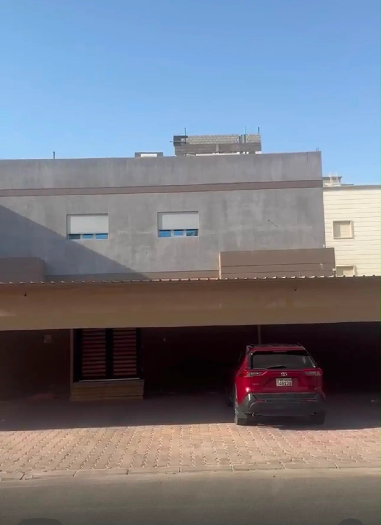 البيع صباح الاحمد e4 مساحة ٦٠٠ متر وثيقة حرة 