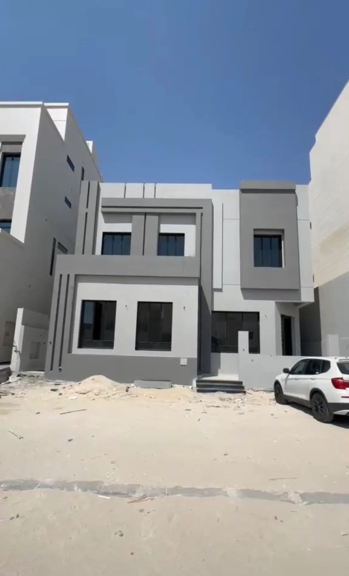 للبيع بالمطلاع دورين وربع ارضي و اول ٧ غرف نوم 