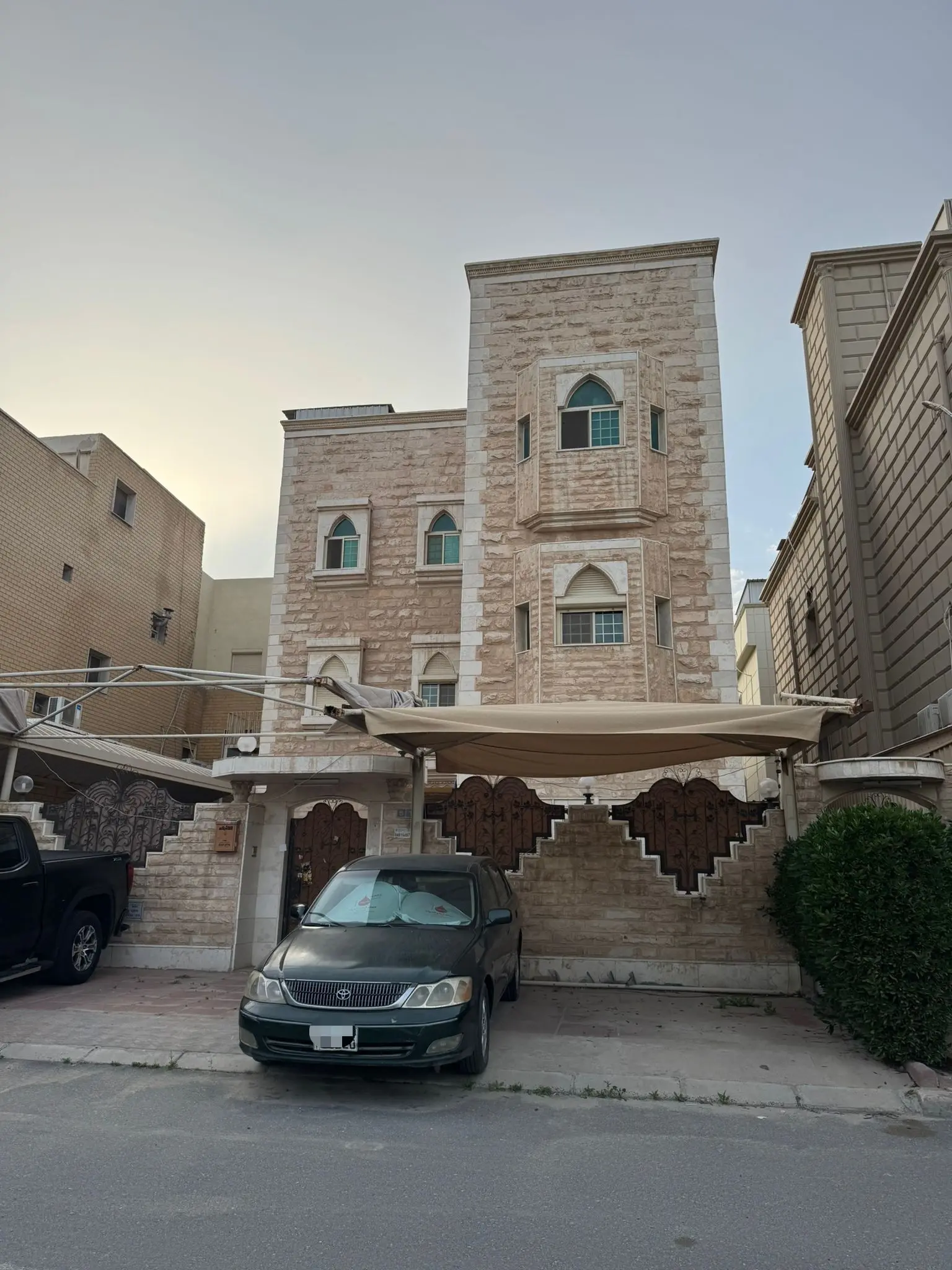 للبيع بيت في القرين 