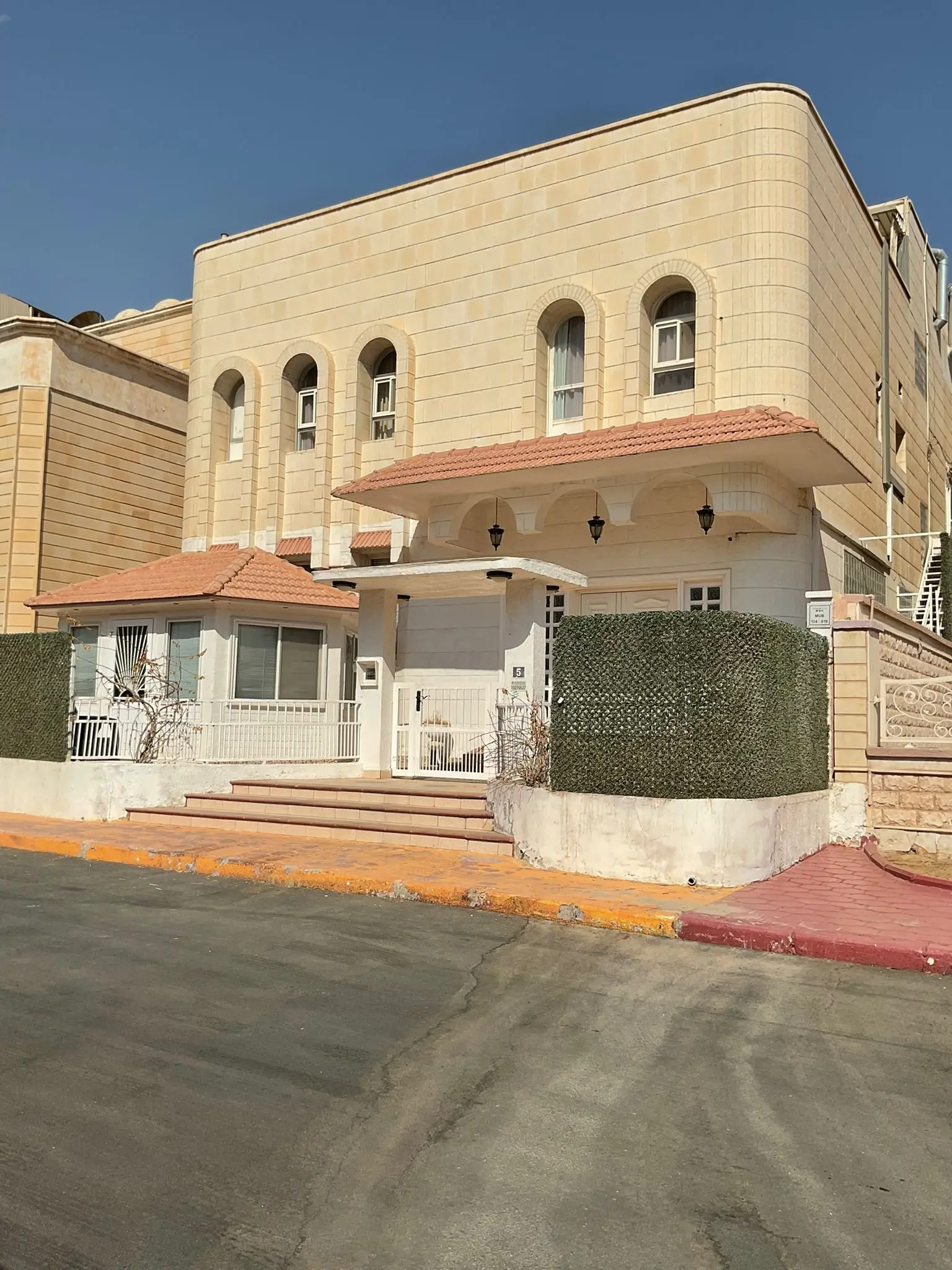  للبيع فيلا في مبارك الكبير قطعه ٣ 