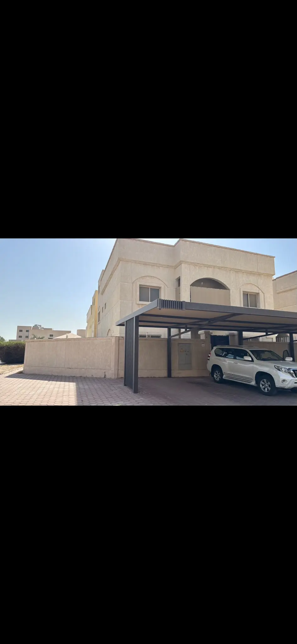 للبيع بيت حكومي زاوية في جابر الاحمد مجدد بالكامل من الداخل 