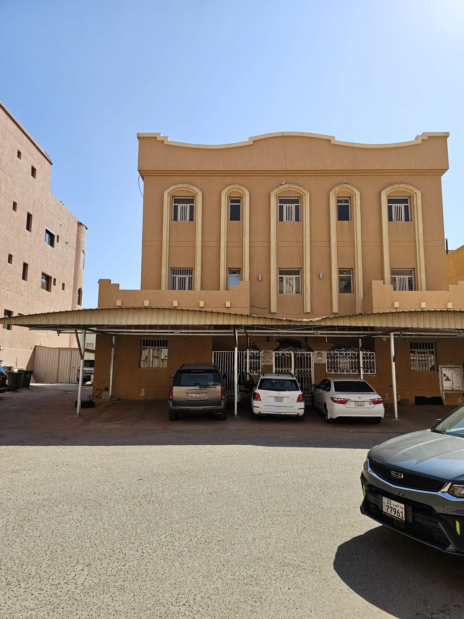 للبيع قسيمة في اشبيلية  ق4 شارع وسكة قريب المسجد والخدمات المساحة 475م٢ 